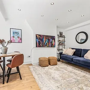 https://spacious-bridge-flat.brighton-hotels-england.com